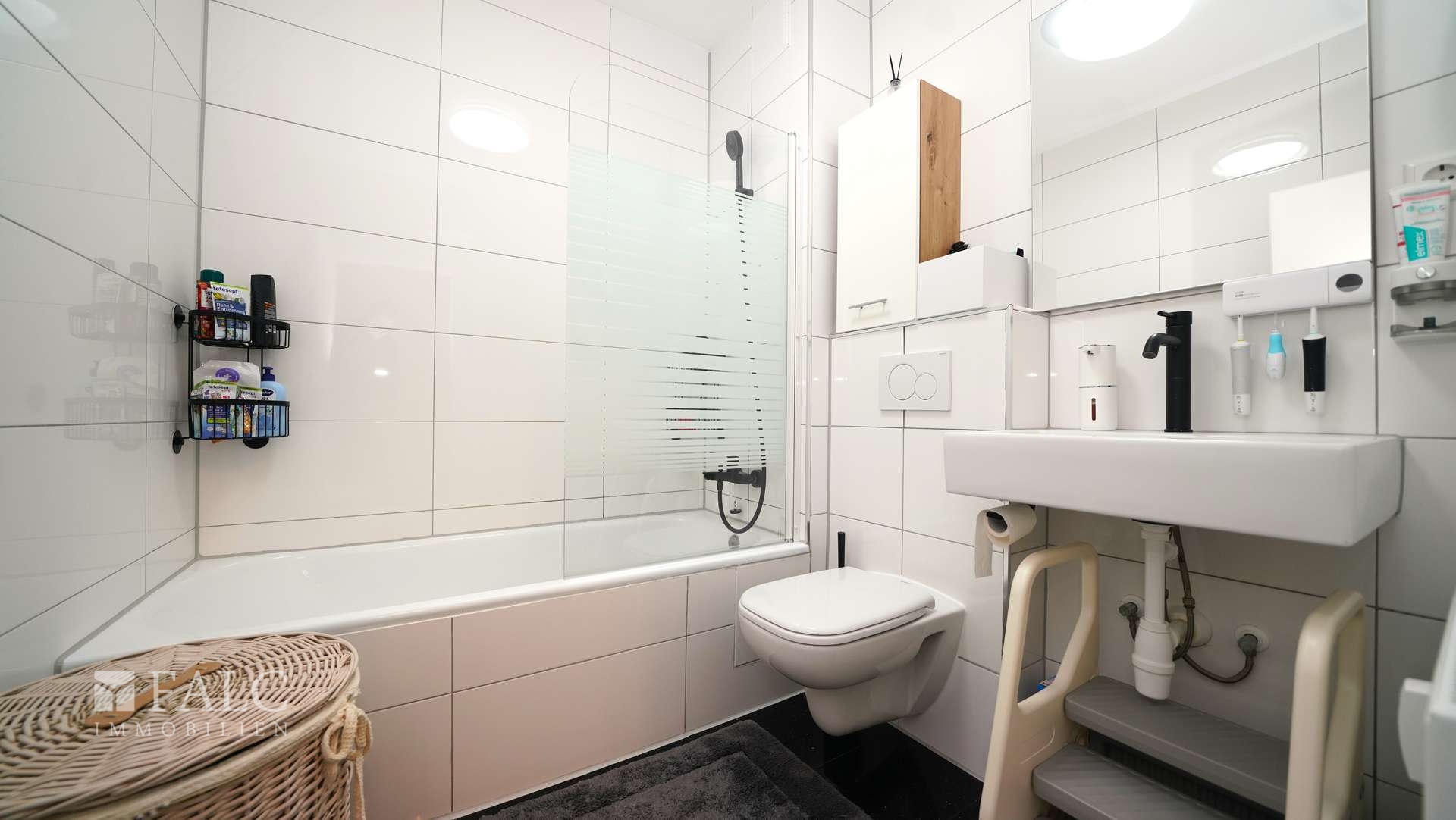 gepflegtes, modernes Bad